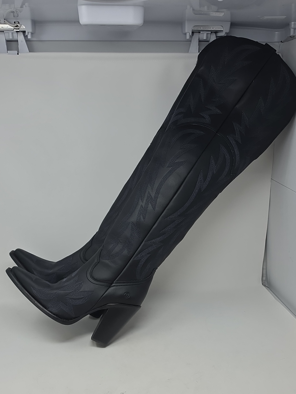 Dingo Women's Diva Over The Knee Tall Western Boots - Snip Toe Size 8.5